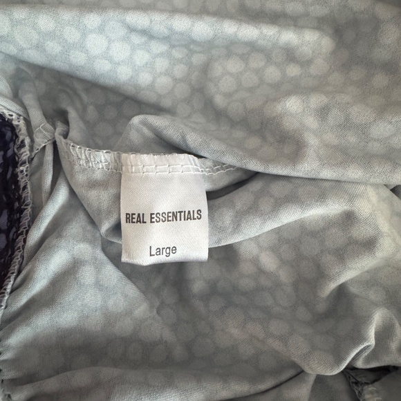 essentials - Picture 5 of 5